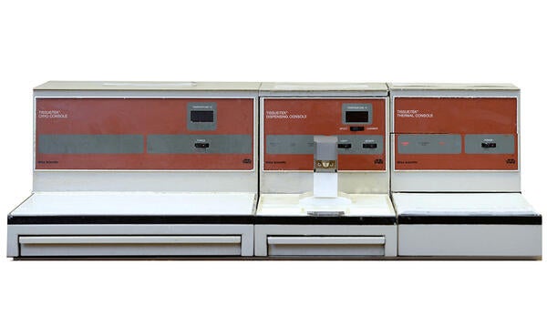 Image of the Tissue Tek embedding console